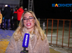 В Волжском первооткрыватели крещенских купаний 2023 года рассказали, зачем окунаться в прорубь: видео