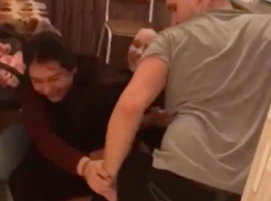 Веселая молодежь Волжского эротично подвигала бедрами под хит Satisfaction