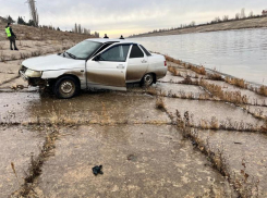 Полиция опубликовала видео задержания истерзавшего девушку 10-ю ножевыми в Волжском