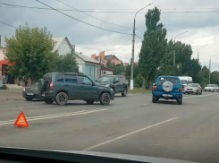 Участники ДТП перекрыли дорогу на Рабочем