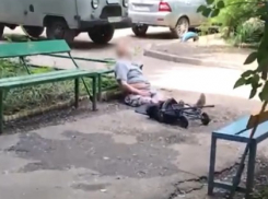 Мужчина умер у собственного подъезда в Волжском: видео