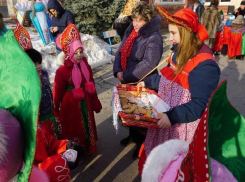 Сказочную Масленицу со скоморохами встретили в Волжском детском доме