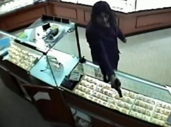 В Волгограде налетчики в масках ограбили ювелирный магазин «Адамас»