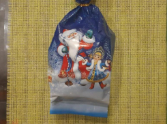 Большинство жителей Волжского остались недовольны новогодними подарками в детских садах