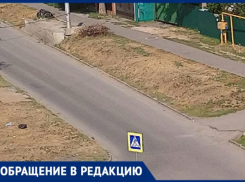 Целая улица завалена бутылками в Волжском 