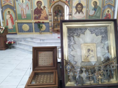 «Избавительница от бед» и ковчег с мощами прибыли в Среднюю Ахтубу