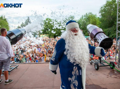 Новогоднюю вечеринку с Дедом Морозом и снегом устроят в Волжском в разгар лета