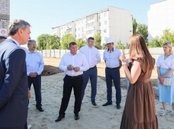 Губернатор Бочаров заехал в Волжский и решил дать денег