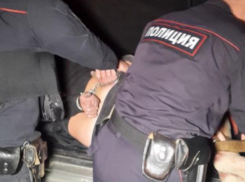 Угрожая ножом, волгоградец взял в плен волжанку и 6-летнего ребенка