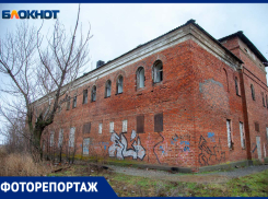 Чем «заброшки» притягивают волжскую молодежь? Фотокорреспондент побывал на территории заброшенной бани
