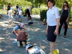 В Волжском сотрудники ГИБДД весь день провели в школе