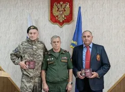 За мужество и героизм наградили двух участников СВО из Волжского