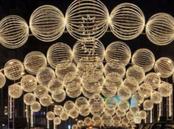 Около 900 000 рублей будет потрачено на новую иллюминацию в городе Волжском