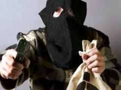 В Городище двое налетчиков с пистолетом ограбили магазин