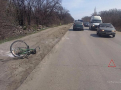 Водитель на Renault Megane переехал пожилого велосипедиста под Волжским