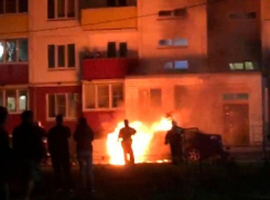 Огонь, взрыв, паника - пожар во дворе жилого дома