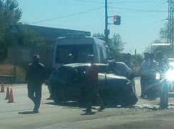 В Волжском самосвал протаранил «четырнадцатую» на Пушкина