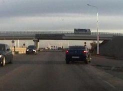 Полицейская погоня со стрельбой за лихачом в Волгоградской области попала на видео