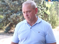 Мэр Волжского лично проверил благоустройство площади у «Юности»