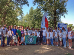 Волжане вместе с Еленой Слесаренко собрали в пойме 150 мешков мусора