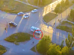 Пешеход на роликах протаранил маршрутку в Волжском