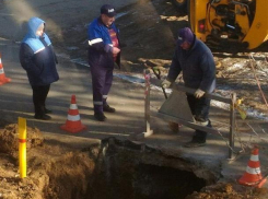 В Волжском из-за аварийных работ газовой службы пострадал новый тротуар