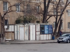 В Волжском продолжается снос ларьков