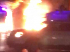 Автомобиль устроил пожар в Волжском