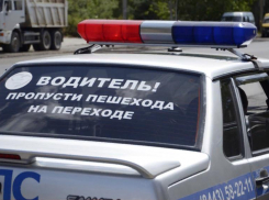 Mitsubishi сбил женщину на пешеходном переходе в Волжском