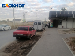 Волжане не могут подобраться к остановке на острове Зеленый