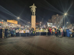 Волжский зажег огни безопасности в преддверии Дня матери