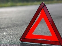 Водитель из Волжского “познакомил” своё авто с деревом