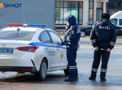 «Тракторист выбил страйк»: под Волжским произошло массовое ДТП с участием четырех автомобилей