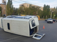 Переворот маршрутки в Волжском попал на видео