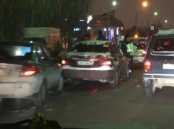 «Скользкий» поцелуй устроили водители Волжского