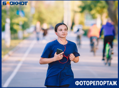 Волжане выходят на уличные пробежки в период самоизоляции