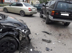 Водитель иномарки пострадал в массовом ДТП в Волжском