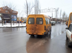 Водитель маршрутки возит детей и беременных бесплатно