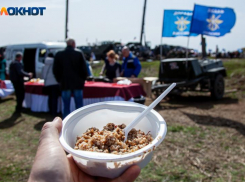 Большинство волжан считают, что бедным нужно раздавать горячую пищу на улицах