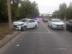 В Волжском иномарка не поделила дорогу с «Ладой»: есть пострадавшие