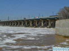 Волжская ГЭС начала сброс воды