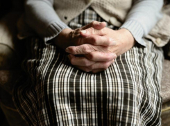 Волгоградцы избили пенсионерку палкой: женщина скончалась