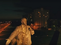 Блестящий ночной Волжский попал на видео с высоты птичьего полета 