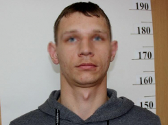 В Волжском задержали курьера, забиравшего деньги у пенсионеров