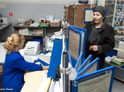 В Волжском наградили лучших почтальонов