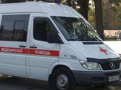 BMW вынесло на встречку: два человека получили травмы в Волжском