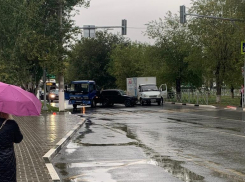 Утреннее ДТП в Волжском сковало проезд в новую часть города