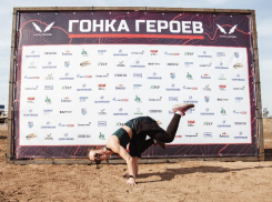 800 человек преодолели шестикилометровую трассу на «Гонке Героев» под Волжским