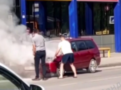 В Волжском на улице Горького горела иномарка
