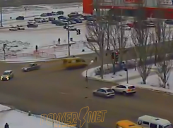 Пешеходы кинулись под колеса летящей маршрутки в Волжском